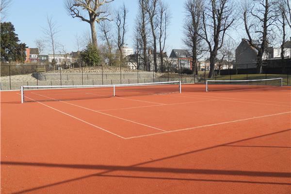 Aménagement terrain de hockey synthétique et terrains de tennis Redcourt - Sportinfrabouw NV